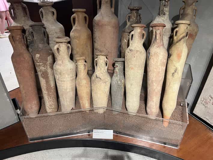Rome: Trevi Fountain, Spanish Steps, & Vicus Caprarius Tour