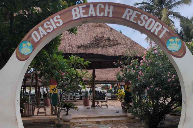 From Lagos: Ghana Castles & Kakum Park with Local Tour Guide