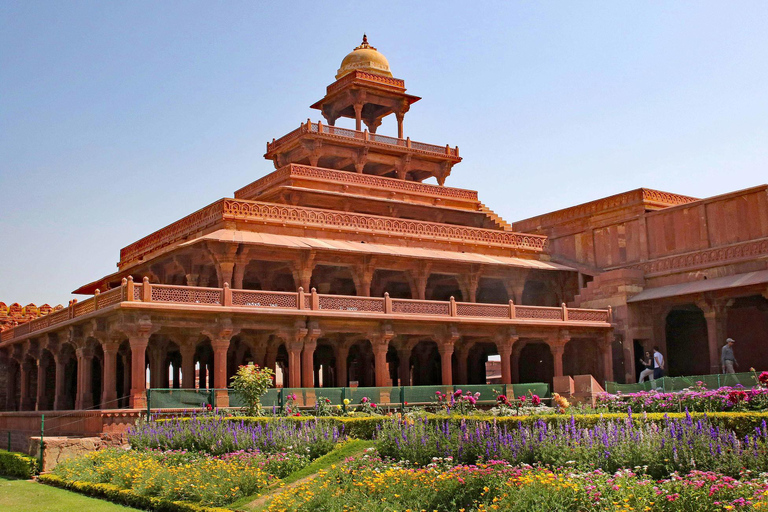 From Agra to Jaipur by Cab via Fatehpur Sikri and Abhaneri