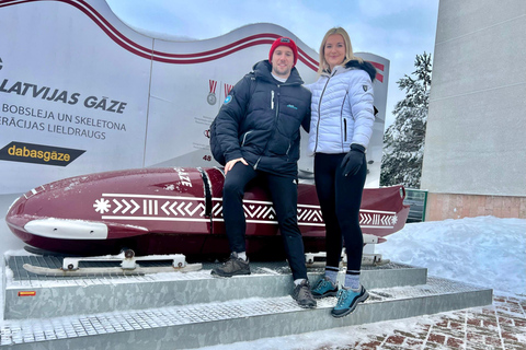 Experiência de passeio em pista de Bobsleigh e luge na LetôniaBob macio