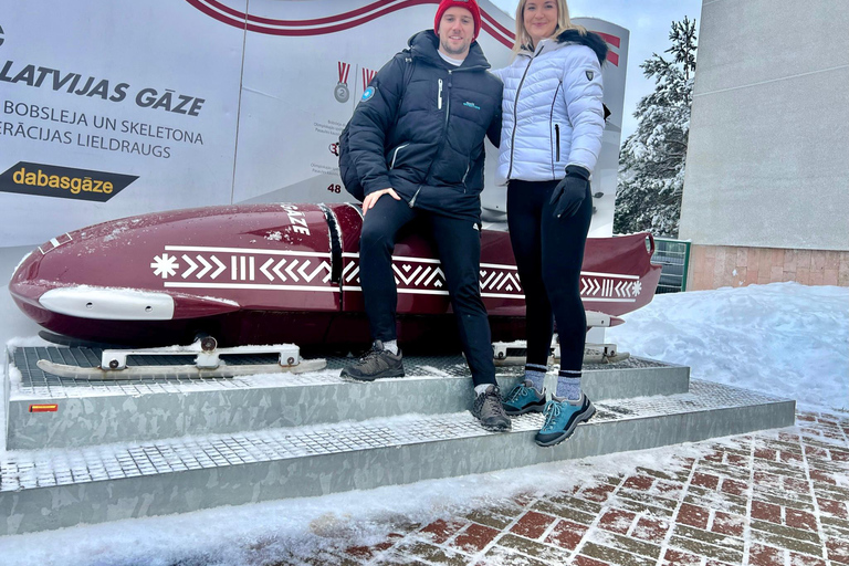 Experiência de passeio em pista de Bobsleigh e luge na LetôniaBob macio