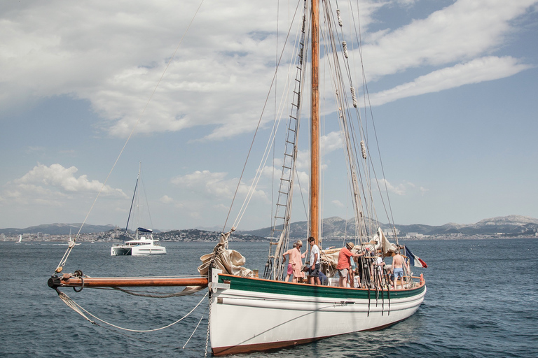 Marseille: Sailing Day Cruise with Lunch