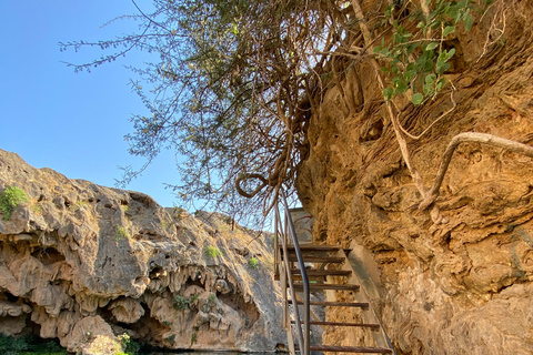 Salalah: West Side Private Tour with Off-Road Adventure