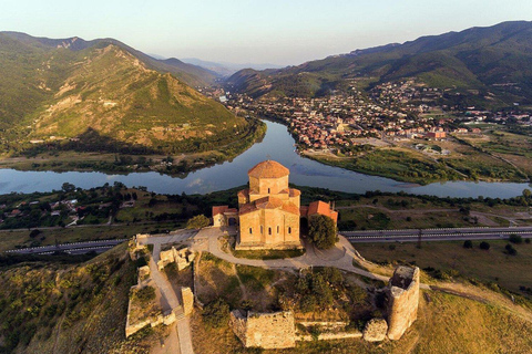 Från Tbilisi: Mtskheta och Uplistsikhe dagsutflykt med vinprovningFrån Tbilisi: Mtskheta och Uplistsikhe, dagsutflykt med vinprovning