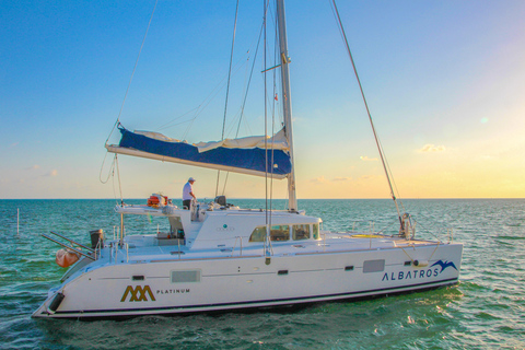 Riviera Maya:Catamaran to Isla Mujeres with lunch & open bar