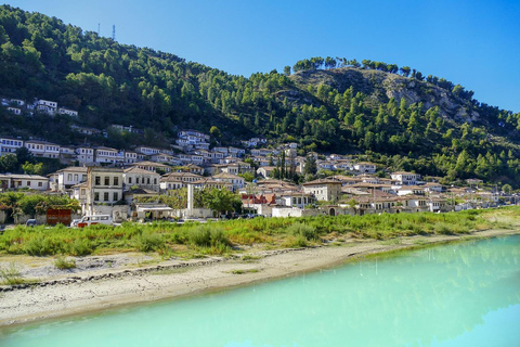 Berat, città UNESCO e lago Belsh /con pranzo da Tirana/DurresBerat, città UNESCO e lago Belsh - Tour di un giorno da Tirana/Durres