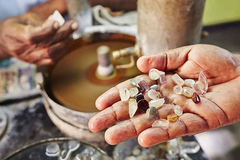 From Colombo: Ratnapura Gem Mine Tour with Guide