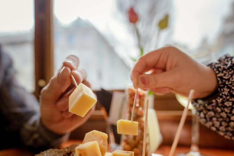 Amsterdam: Lyxig ost- och vinkryssning med obegränsade drinkar