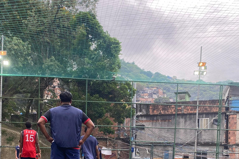 ريو دي جانيرو: تجربة كرة القدم في فافيلا روسينها