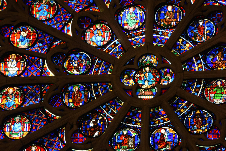 Notre Dame Cathedral Full Guided Tour with Skip Line Entry