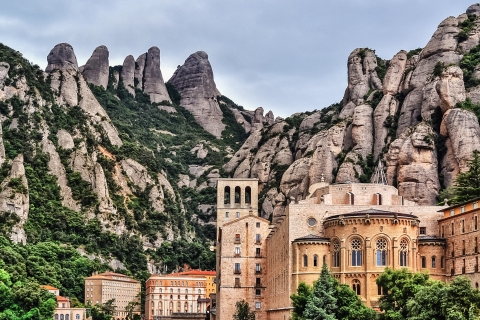 Desde Barcelona: tour de medio día guiado por Montserrat