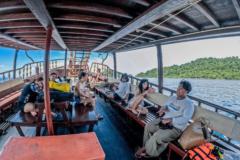 Z Koh Chang: 4 wyspy Snorkel &amp; Beach Tour dużą łodziąRejs wycieczkowy na 4 wyspy: Z transferem do hotelu