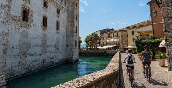 Peschiera del Garda: Virtual Guided E-Bike Tour to Sirmione and Lazise