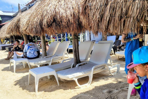 Cartagena: Playa Tranquila Barú Day Pass + Welcome Cocktail