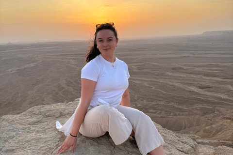 Riyadh: Edge of the World, Sadus Village & Bat Cave Tour Edge of the World, Sadus Village..etc(Private tour)