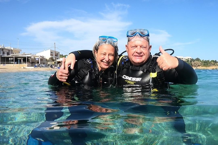 Heraklion: Lección de buceo para principiantes con instructor PADIInmersión para principiantes en la bahía de Agia pelagia - Sin traslado