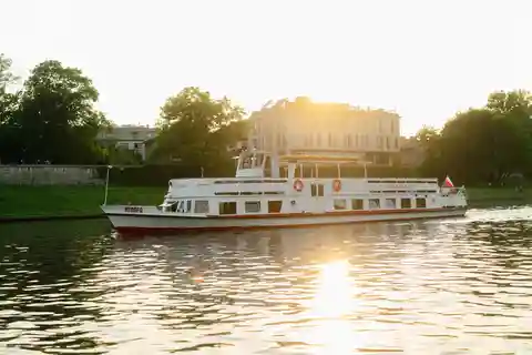Krakow: Evening Sightseeing Cruise