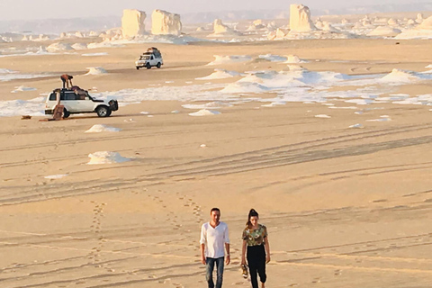 Visita al Oasis de Bahariya Desierto Blanco y Negro Desde El Cairo