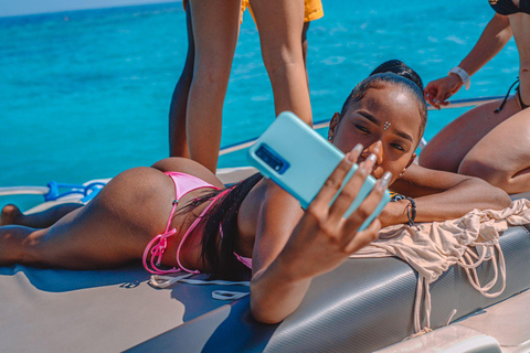 Cartagena: Gita in barca sull&#039;isola di Cholon e festa con DJ + pranzo