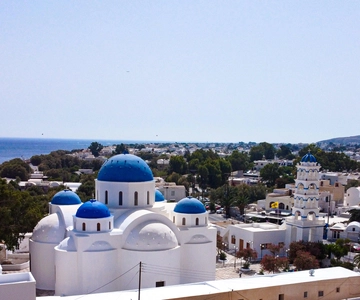 From Fira: Santorini Highlights Minibus Tour with Oia Sunset