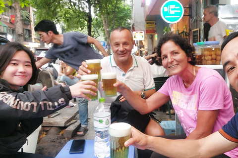 Hanoi Walking Street Food Tour mit englischsprachigem Guide