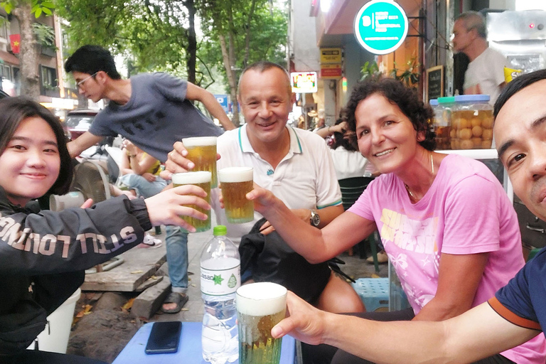 Hanoi Walking Street Food Tour mit englischsprachigem Guide