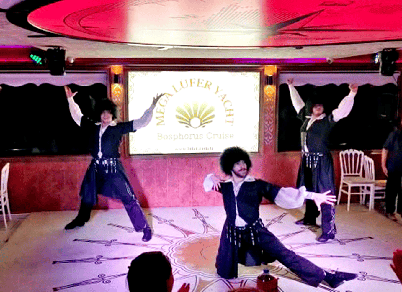 Istanbul: Bosporus-middagscruise og show med privat bord
