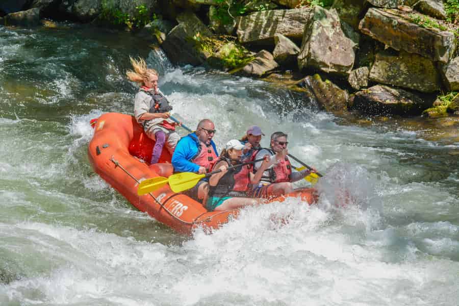 Geführte Wildwasser-Rafting-Tour auf dem Nantahala River. Foto: GetYourGuide Geführte Wildwasser-Rafting-Tour auf dem Nantahala River. Foto: GetYourGuide