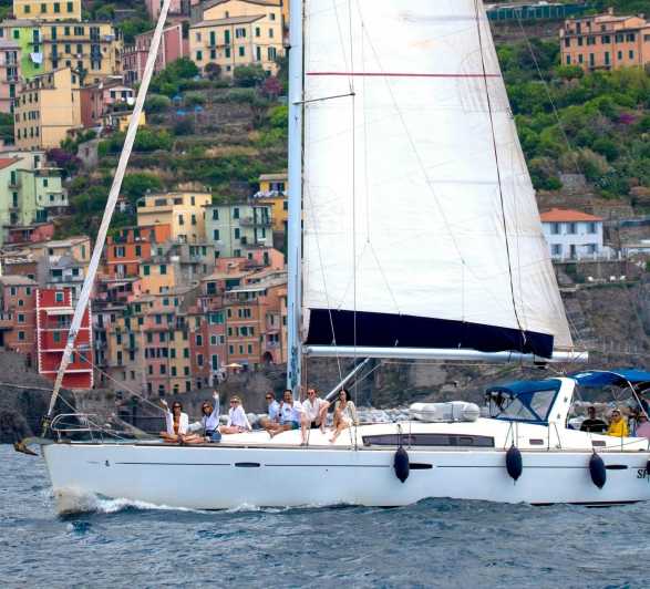 La Spezia : Private Sailboat tour of cinque terre with lunch