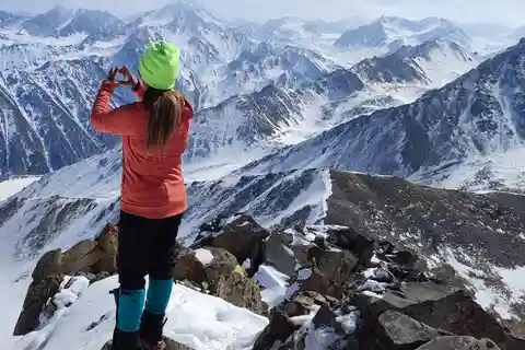 Gemma alpina: Escursione al Lago Grande di Almaty e al Picco