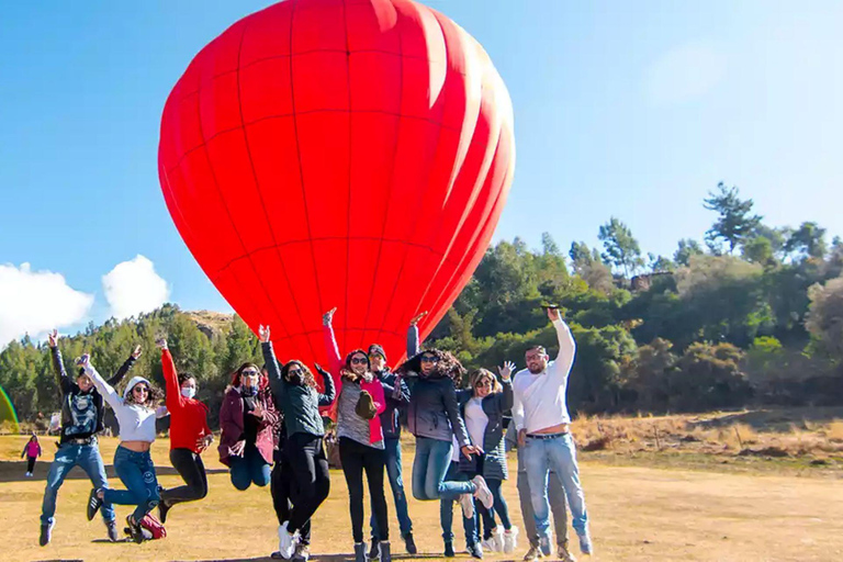 Cusco: Hot-air balloon tethered flight | Picnic