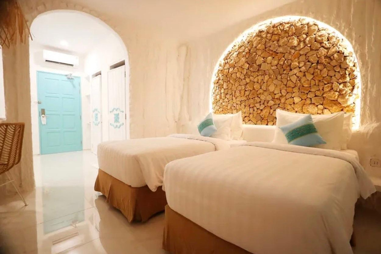 Labuan Bajo: 2 Day Komodo Trip & LoccalCollection Hotel Stay