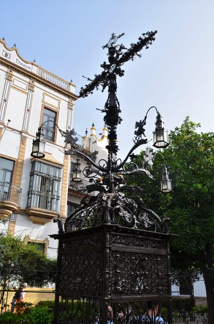 Barrio De Santa Cruz La Antigua Juder A De Sevilla Getyourguide