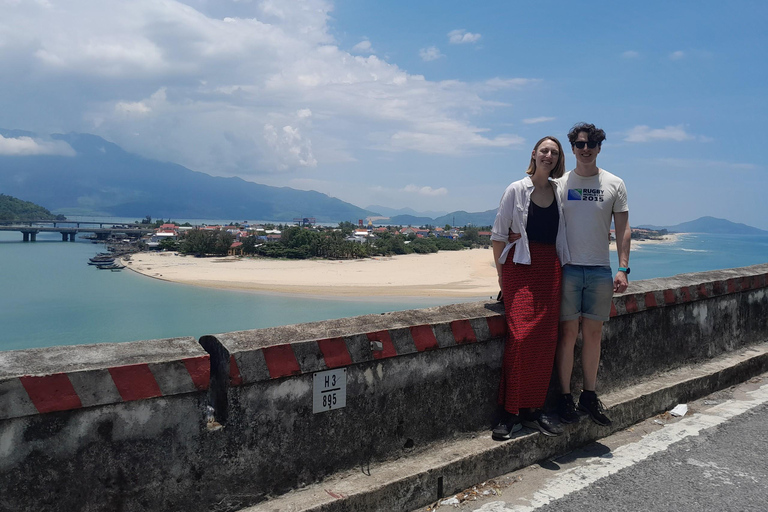 Hue de/para Hoi An em carro privado com paragens para visitas turísticas