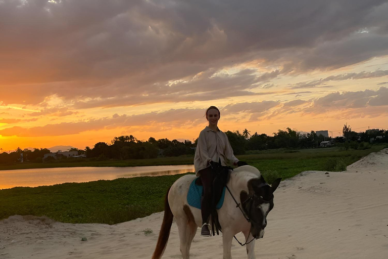 De Da Nang: Meio dia de passeio a cavalo e barco de coco - Hoi An.