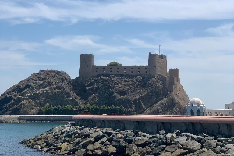 Muscat: Private Highlights the landmark of old town