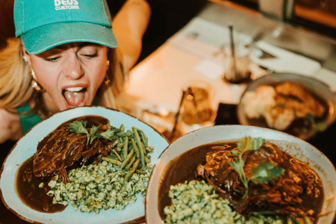 Munich: Dinner Hopping Tour, 3-Course Menu in a US School Bus through the City
