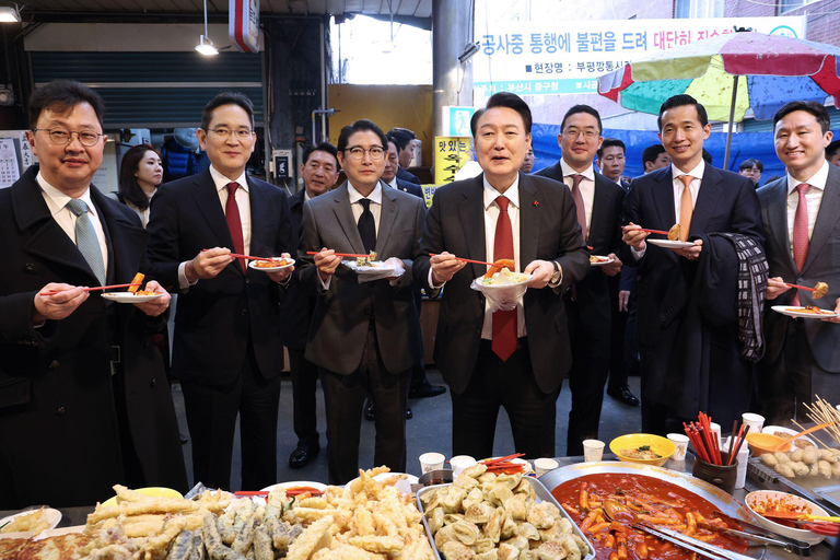 Busan: Crociera al tramonto di Jagalchi e tour del mercato notturno