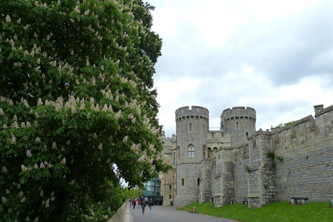 Windsor Castle Hampton Court Palace Private Tour with Pass