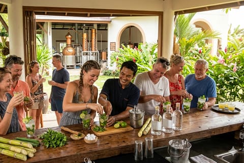 Phuket: Private Transfer Rum Distillery Tour & Cocktails
