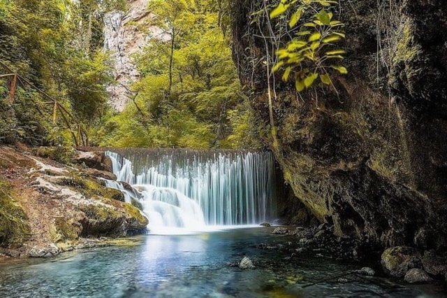 Amalfi: Ferriere Valley Guided Hike with Waterfall Views