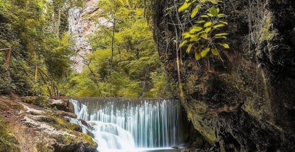 Amalfi: Ferriere Valley Guided Hike with Waterfall Views