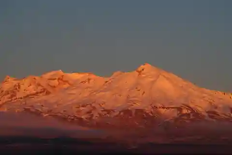 Waikato: Volcanoes, Lakes, and Rivers Helicopter Flight
