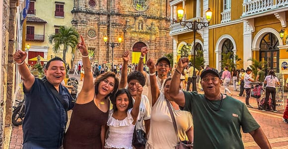 Cartagena by Night: Historical Tour, Typical Dinner + Sweet Food Tasting