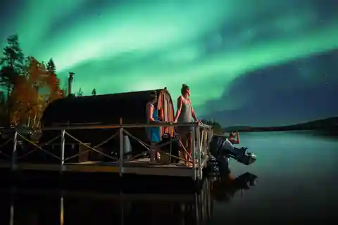 Rovaniemi: Excursión a la Aurora Boreal con barco sauna