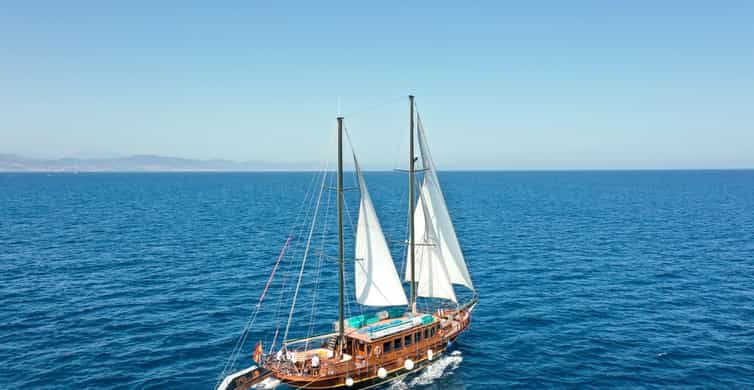 Barcelona: Sunset Sailing Cruise with Live Music photo 17