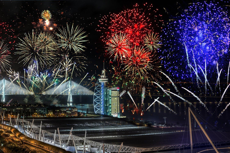 Silvester-Bootsfahrt in Lissabon – Liebe, Open Bar &amp; FeuerwerkLissabon: Silvester-Bootsfahrt – Liebe, Open Bar &amp; Feuerwerk