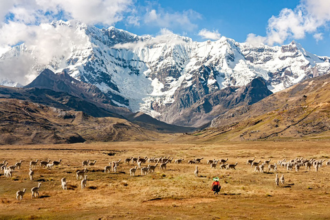 4-Day Ausangate Trek: 7 Lakes, Rainbow Mountain & Red Valley