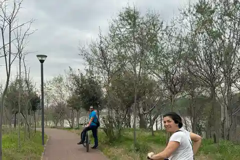 Tirana: Geführte Fahrradtour mit Foodtastings