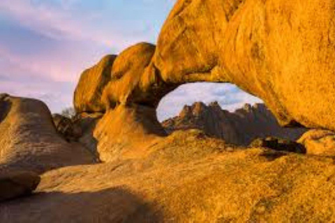 Spitzkoppe & Desert Magic: Arches, Art & Sunset Views